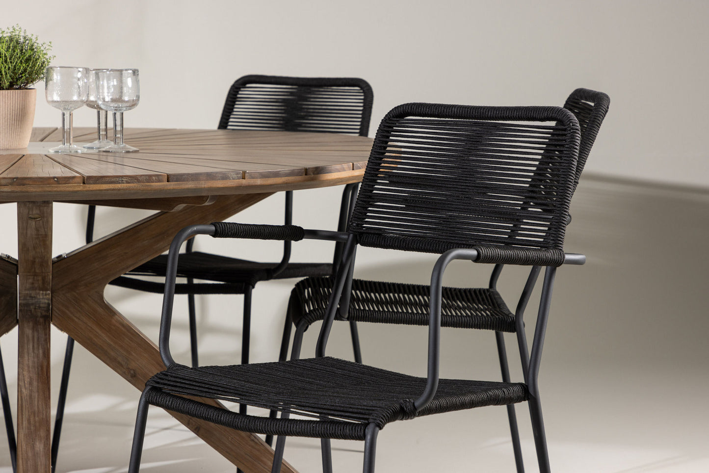 Havemøbler - Rosario Dining Table- Teak Ø140 +Lindos Armchair - Black Alu / Black Rope _6