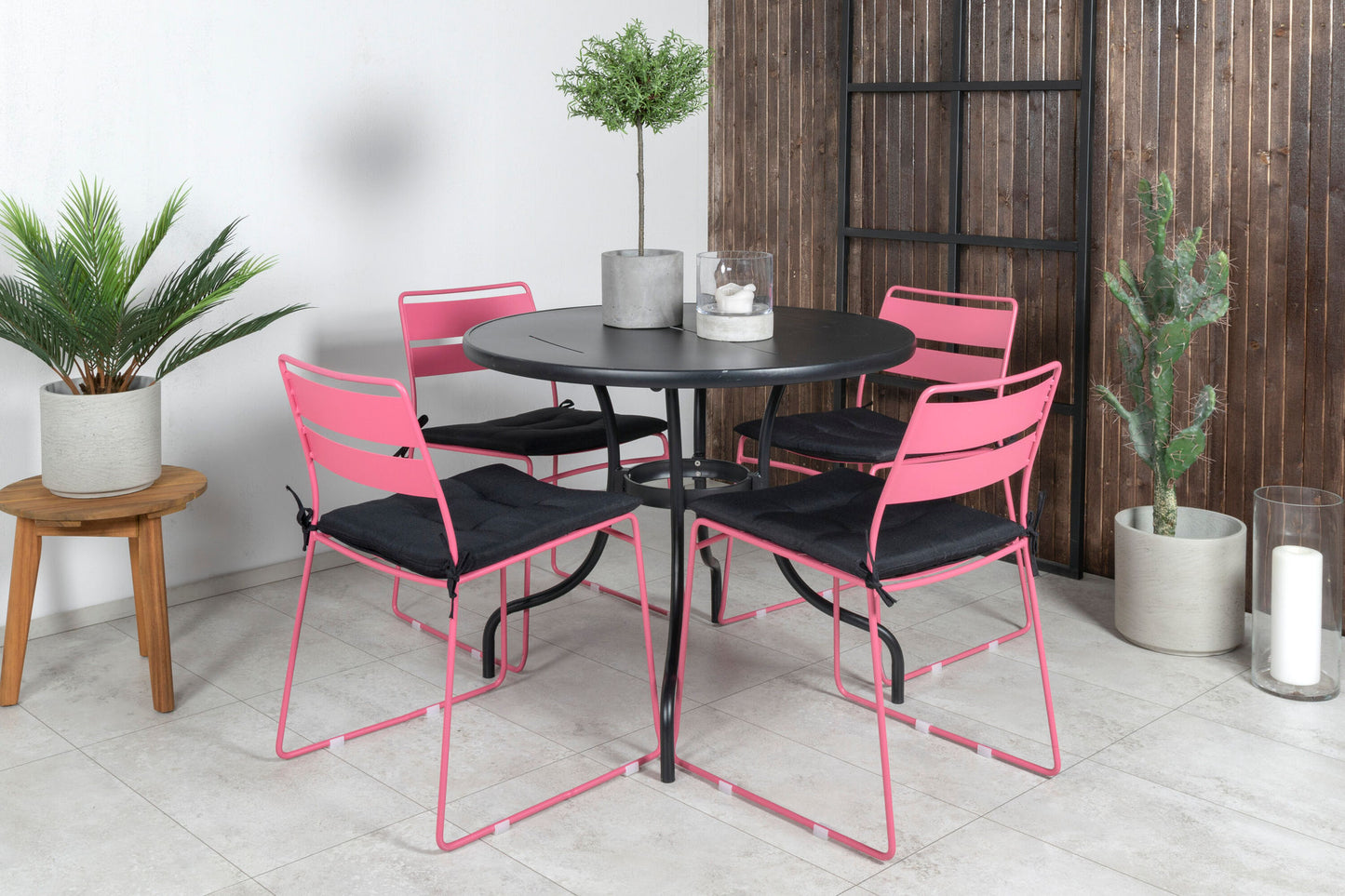 Nicke - Spisebord, Sort Stål - ø90cm+Lia Spisebordsstol - Pink