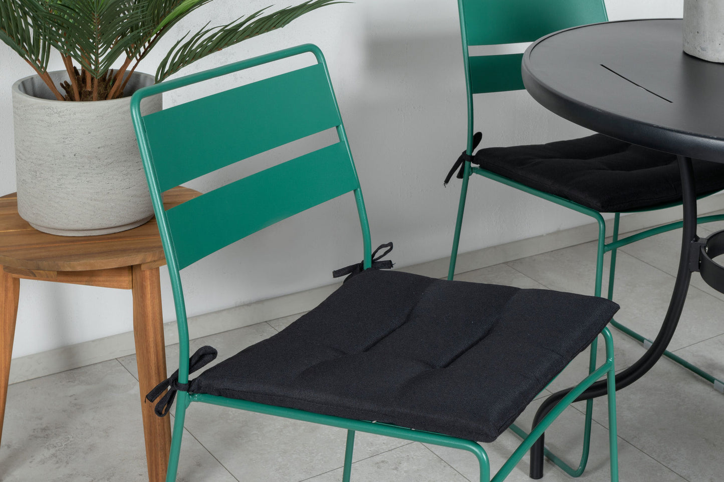 Nicke - Spisebord, Sort Stål - ø90cm+Lia Spisebordsstol - Grøn
