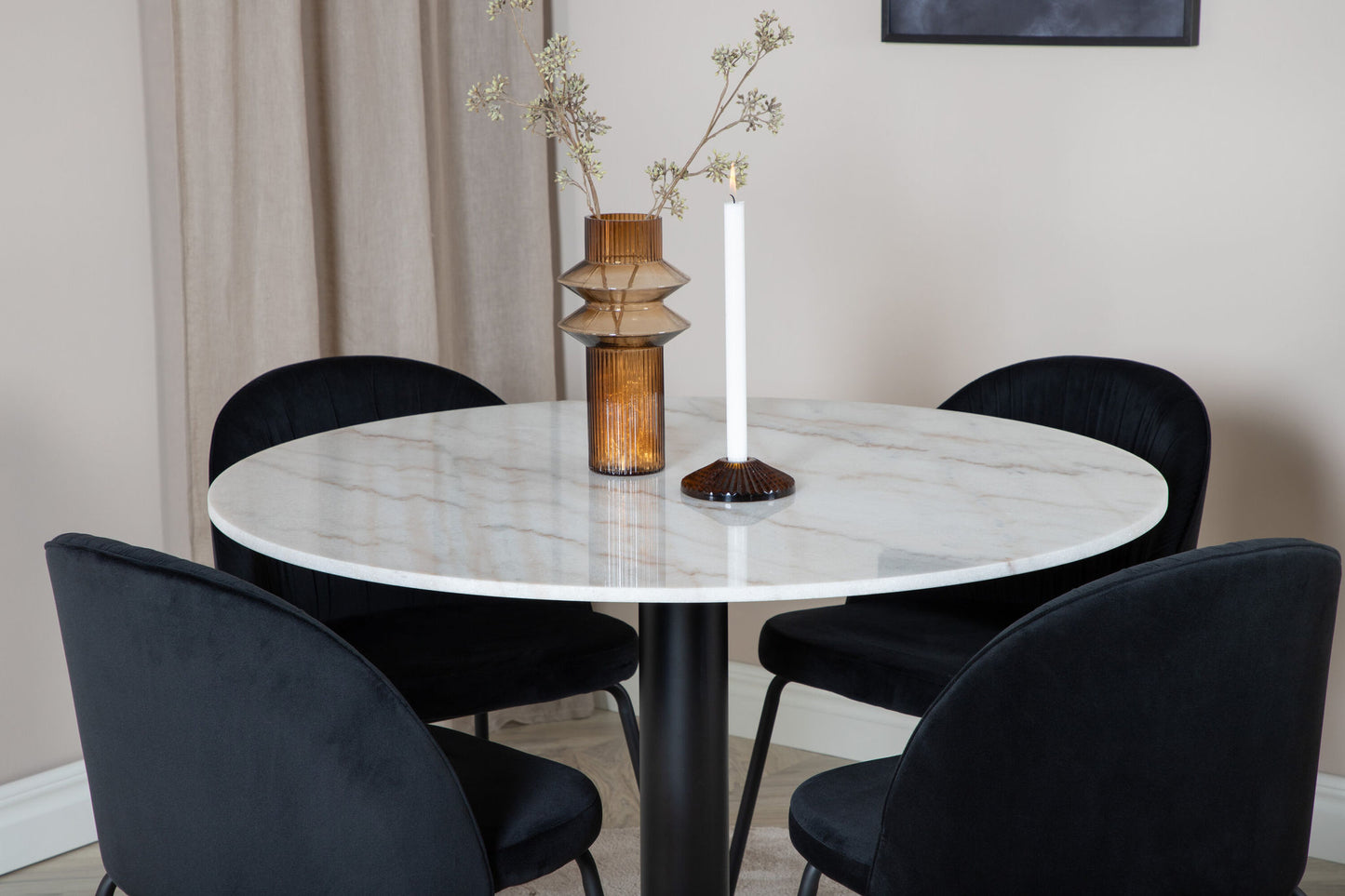 Estelle - Rundt spisebord, ø106 H75 - Hvid / Sort+Wrikles Spisebordsstol - Bla