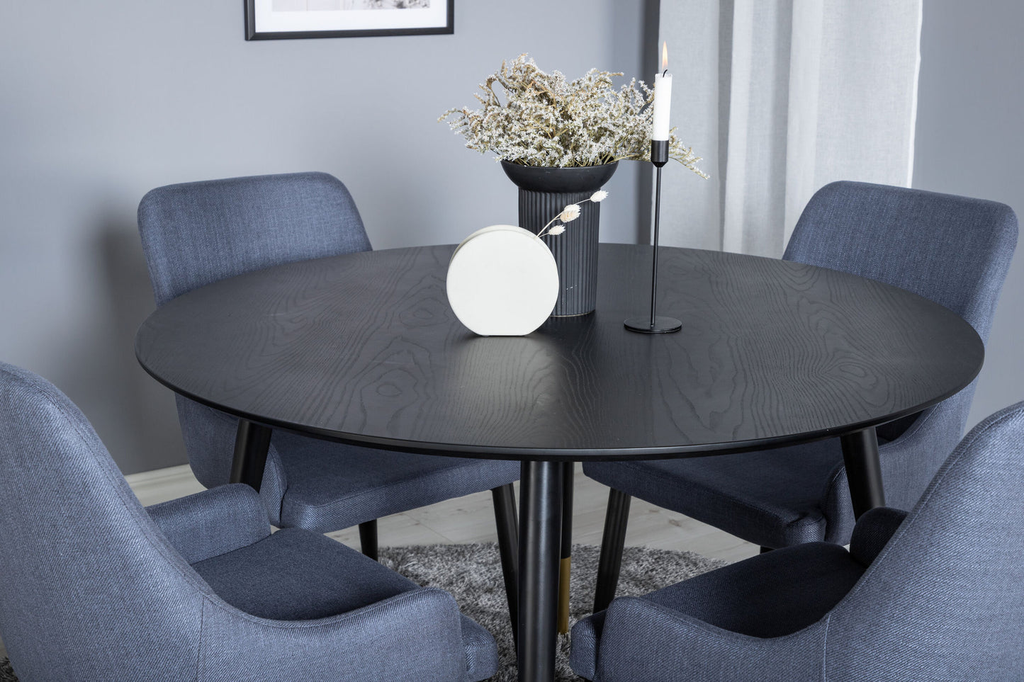 Dipp - Spisebord, 115cm - Sort Messing+ Plaza Spisebordsstol - Sorte ben - Blåt stof