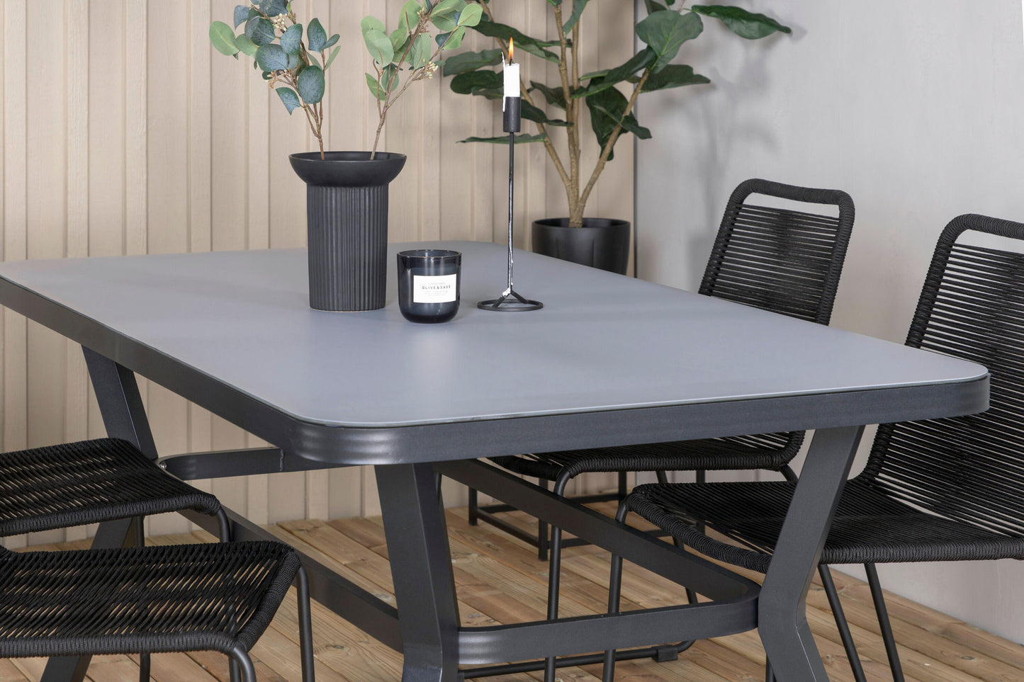 Virya - Spisebord, Sort Alu / Grå glas - small table+Lidos Stabelbar stol - Sort Alu / Sort Reb