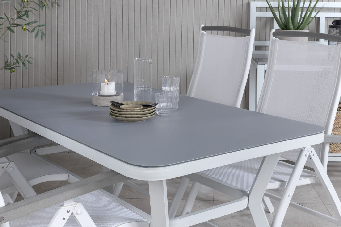 Virya - Spisebord, Hvid Alu / Grå glas - small table+Albany 5:pos Stol - Hvid Aluminium/hvid tekstil/aittræ