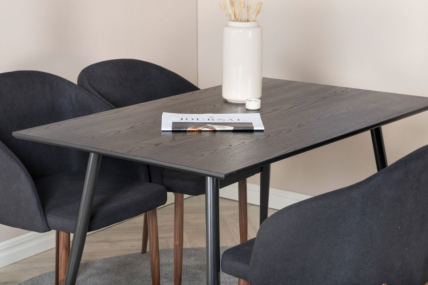 Dipp - Spisebord, 120 cm - Sort finér - Sorte ben m. Messing dipp+Arch Spisebordsstol - Valnød ben - Sort Stof
