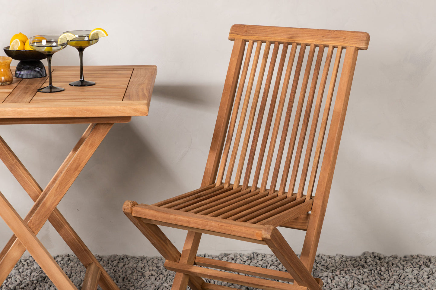 Kenya - Foldbart bord - Natur - Teak - 70*70cm + Kenya Foldbar Stol uden armlæn - Teak