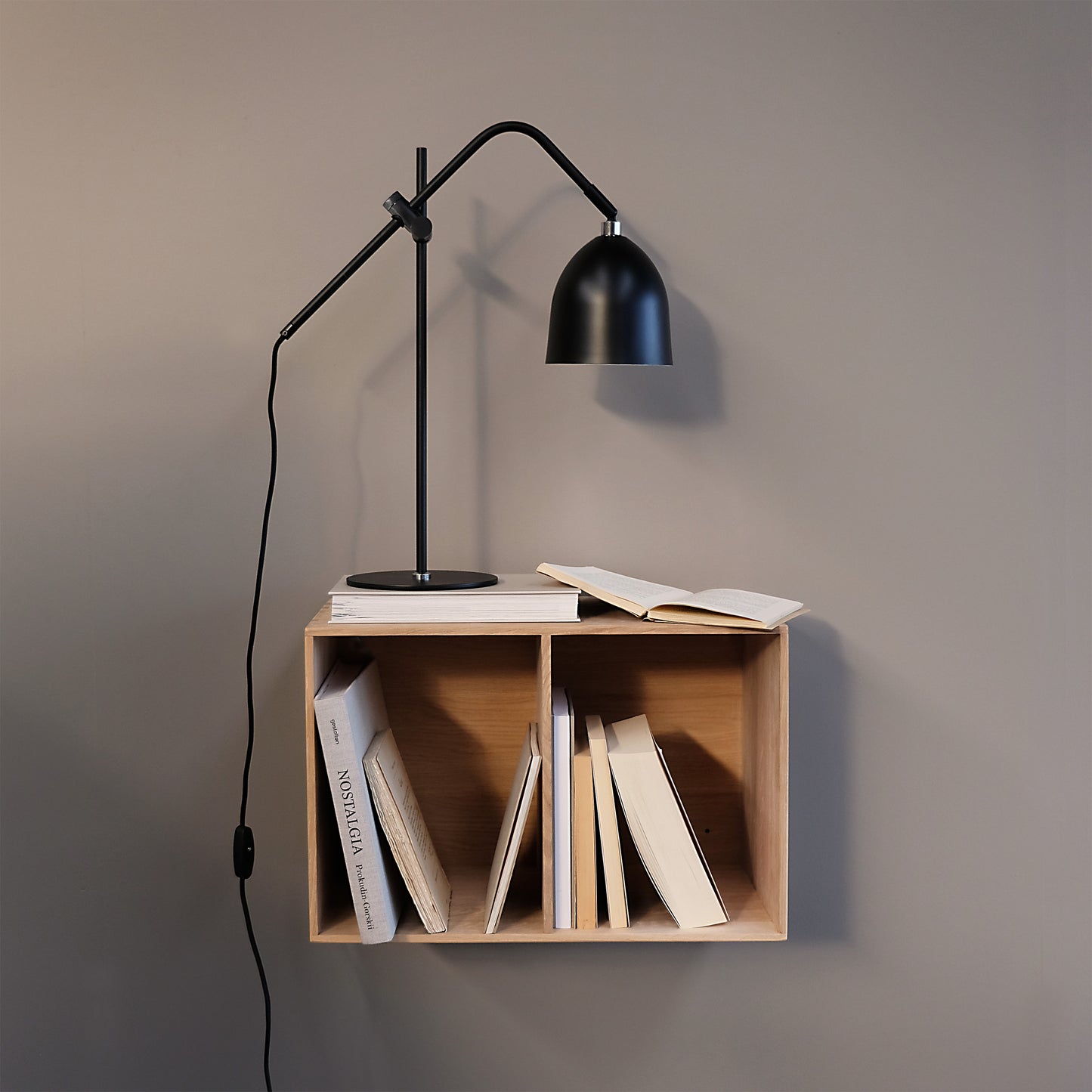 Larsen Dyberg | Easton svart bordslampa