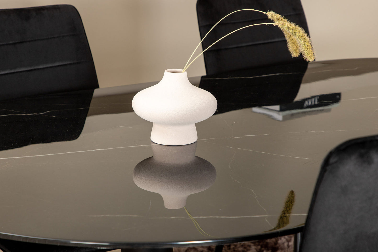 Pillan - Ovalt spisebord, Sort glas Marmor+Widu Lyx Stol - Sort velour