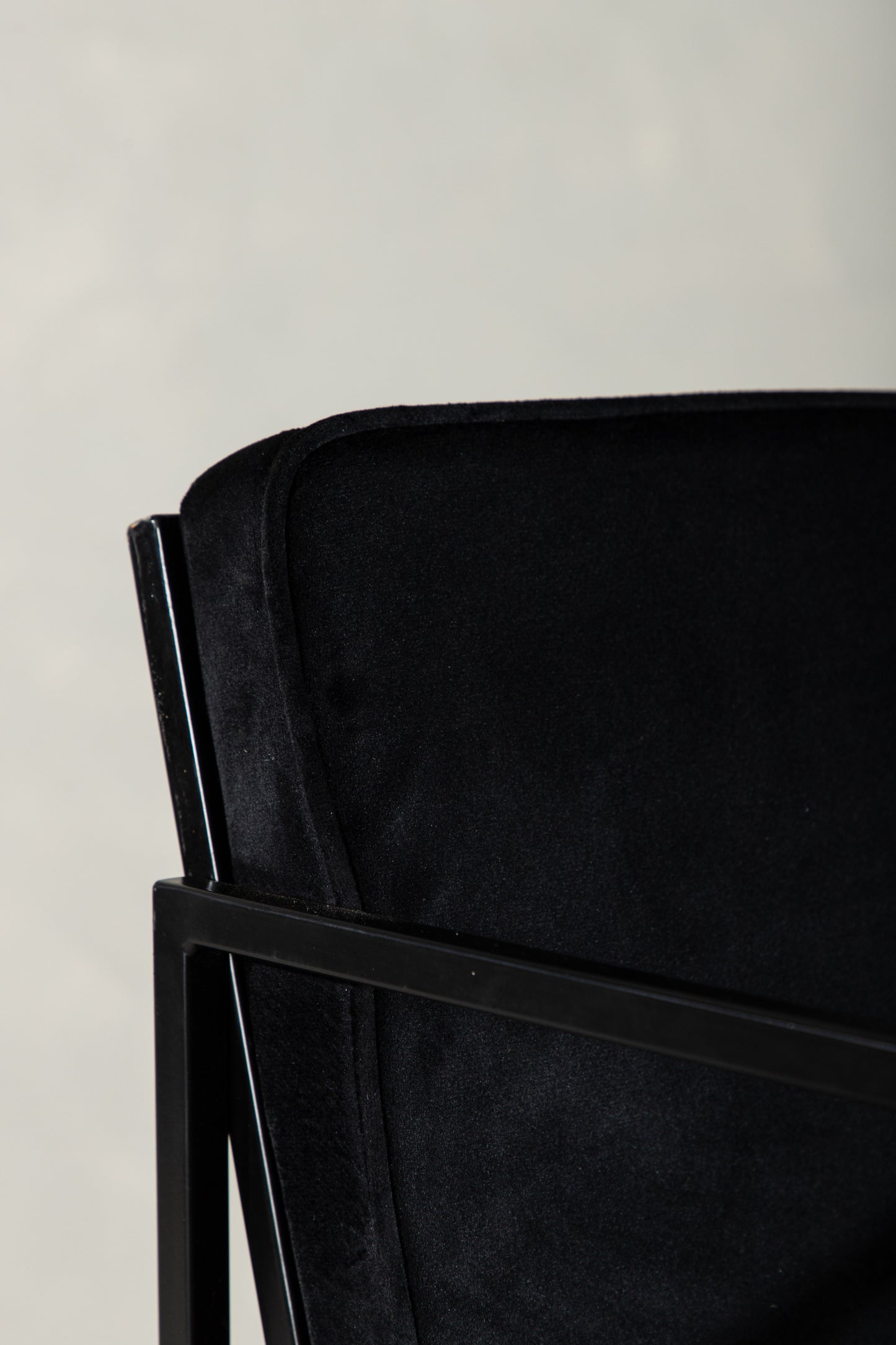 Venture Design | Richmond Dining Chair - Svart / Svart Velour